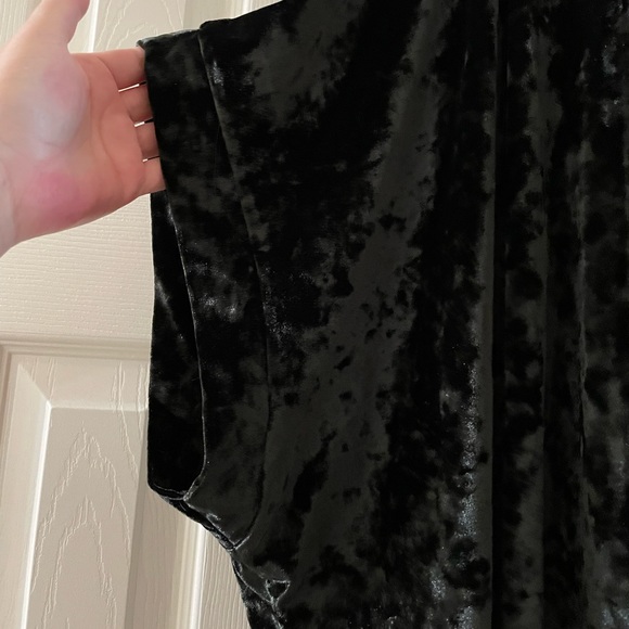 2/$30 Victoria’s Secret Black Velour Capsleeve Robe, Sz XS/S - Picture 3 of 11